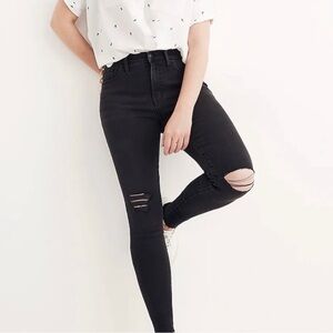 madewell 9" high rise black raw hem distressed jeans in Black Sea